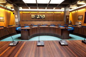 Der große Sitzungssaal im Rathaus Bad Friedrichshall wurde mit einem drahtlosen Konferenzsystem ausgestattet.