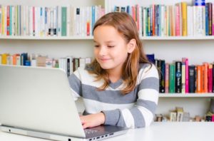 Im Wetteraukreis können Schüler künftig auch von zuhause aus auf Lerninhalte zugreifen.