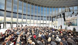 Moderner Staat diskutiert Aspekte der Nachhaltigkeit.