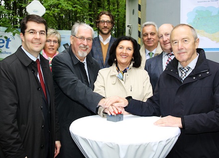 Ein neuer Richtfunkmast im Werler Stadtwald sorgt jetzt für schnelles Internet in bislang unterversorgten Haushalten.
