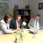 Bispingen und Komnexx unterzeichnen den Pachtvertrag für das Glasfasernetz.