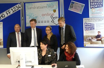 Der Landkreis Hof führt das Bürgerservice-Portal der AKDB ein.