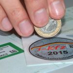 Zur Online-Abmeldung von Fahrzeugen auf dem i-kfz-Portal muss der Anwender zunächst den Sicherheitscode in der Zulassungsbescheinigung Teil 1 freirubbeln.