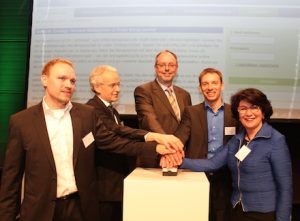 Per Buzzer wird das Gütersloher Bürgerportal freigeschaltet.