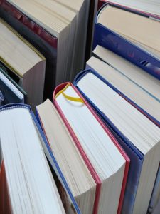 Onleihe fördert in Freiburg auch die Nachfrage nach Print-Ausgaben.