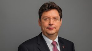 Wirtschaftsminister Rheinhard Meyer appelliert an Kommunen