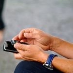 In bayerischen Flüchtlingsunterkünften müssen Flüchtlinge für die Nutzung freier WLAN-Hotspots zahlen.