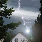 Mit KATWARN per App oder SMS vor Unwetter gewarnt.