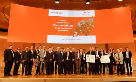 Preisverleihung auf dem Zukunftskongress: Fünf Sieger in vier Kategorien gab es beim diesjährigen E-Government-Wettbewerb von BearingPoint und Cisco.