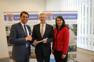 Mit fünf Millionen Euro fördert das Land Niedersachsen die Realisierung eines Glasfasernetzes im Kreis Uelzen.