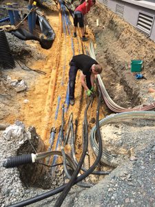 Glasfaserausbau: Leerrohre werden mitverlegt.