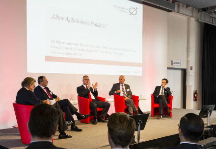 Führungskräfteforum Innovatives Management: Podiumsdiskussion zum Thema „Agilität versus Stabilität“.