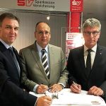 ekom21 und die SparkassenVersicherung rüsten Kommunen im Kampf gegen Cyber-Kriminalität.