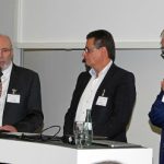 Diskussion über die Notwendigkeit einer verstärkten Kooperation.