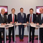 Stadt Wolfsburg und Volkswagen unterzeichnen Absichtserklärung zur gemeinsamen Realisierung einer Smart City.