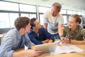Am Gymnasium Würselen lernen die Schüler mit Tablett-Computern.