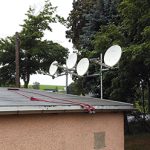 Zentraler Einspeisepunkt für die Glasfaser-/Satellit-Kombilösung.