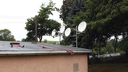 Zentraler Einspeisepunkt für die Glasfaser-/Satellit-Kombilösung.