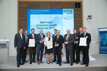 Die diesjährigen Gewinner des Wettbewerbs „Innovation schafft Vorsprung“ für öffentliche Auftraggeber.