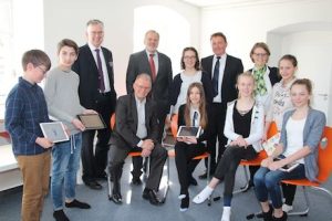 Die Schüler der Evangelischen Schule Schloss Gaienhofen können jetzt mit einem symmetrischen 100-Mbit-Anschluss ihre iPads nutzen.