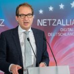 Bundesverkehrsminister Alexander Dobrindt stellt die Zukunftsoffensive Gigabit-Deutschland vor.
