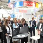 Innenstaatssekretärin Katrin Lange (dritte von links) hat auf der CeBIT weitere Kommunen für das Bürgerportal Maerker freigeschaltet.