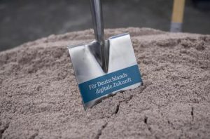 Der Spatenstich für Rügens digitale Zukunft ist vollbracht.