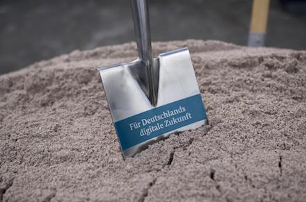 Der Spatenstich für Rügens digitale Zukunft ist vollbracht.