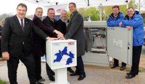 Mit der Netzeröffnung in Knüllwald-Remsfeld ist das erste Teilstück der Datenautobahn für Nordhessen an den Start gegangen.