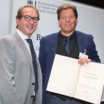 Der Breitband-Förderbescheids in Höhe von 25 Millionen Euro aus Bundesmitteln ist an den Kreis Reckinghausen übergeben worden.