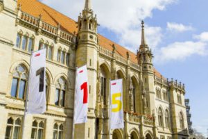 115-Flaggen vor dem Braunschweiger Rathaus.