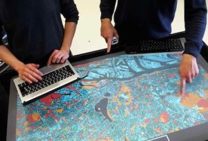 Hamburg möchte die Bürger künftig unter anderem mithilfe digitaler Datentische an  an Planungsprozessen beteiligen.