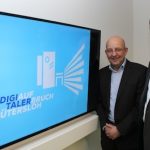 Wollen beim Digitalen Aufbruch in Gütersloh die ganze Stadtgesellschaft einbeziehen: Bürgermeister Henning Schulz (rechts) und sein Büroleiter Rainer Spies.