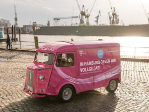 Vollgas für schnelles Internet: Telekom versorgt die Gewerbegebiete im Hamburger Hafen mit Glasfaser.