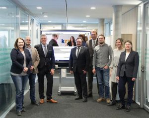 Das Relaunch-Team des krz präsentiert der Geschäftsführung den neuen Internet-Auftritt.