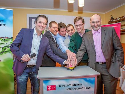 Lamspringe: Dank Bürgerinitiative kann in der niedersächsischen Gemeinde jetzt flächendeckend schnell im Internet gesurft werden.