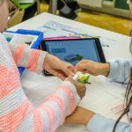 Lernkonzept WeDo 2.0: LEGO-Roboter bauen und dazu eine App programmieren.