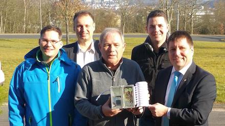   Die SMARTBOX misst Umweltfaktoren an der Autobahn A4.