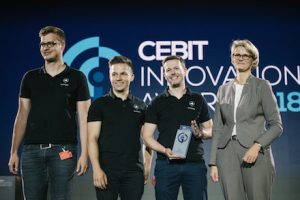 Bundesbildungsministerin Anja Karliczek hat auf der CEBIT das Projekt AIPARK mit dem CEBIT Innovation Award 2018 ausgezeichnet.