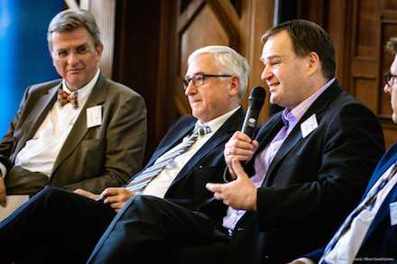 Staatssekretär Richter (2.v.l.) und Dr. Michael Wandersleb (rechts) bei der 6. Digitalisierungskonferenz in Halle (Saale).