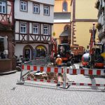 In der Wertheimer Altstadt wird das Glasfasernetz für die Versorgung mit schnellem Internet ausgebaut.