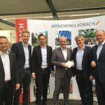 Mönchengladbachs Oberbürgermeister Hans Wilhelm Reiners und die städtischen Projektpartner MGMG und WFMG informieren sich bei The Cloud Networks über das Projekt Wifi MG.