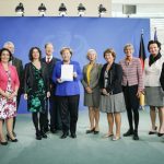 Übergabe des Jahresberichts 2018 des Nationalen Normenkontrollrats an Bundeskanzlerin Angela Merkel.
