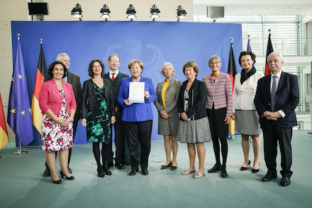 Übergabe des Jahresberichts 2018 des Nationalen Normenkontrollrats an Bundeskanzlerin Angela Merkel.
