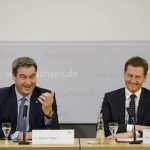 Bayerns Ministerpräsident Markus Söder (l.) und Sachsens Ministerpräsident Michael Kretschmer informieren auf einer Pressekonferenz über die Ergebnisse der gemeinsamen Kabinettssitzung.
