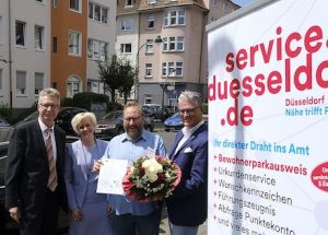 Stadt Düsseldorf freut sich über den 10.000sten Nutzer des Online-Parkausweises.
