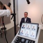 Beim digitalen Foto-Service der Stadt Düsseldorf wird zunächst ein Passfoto erstellt