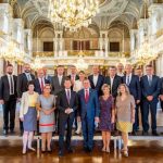 In einer gemeinsamen Kabinettssitzung im Residenzschloss Altenburg haben die Sächsische Staatsregierung und die Thüringer Landesregierung eine engere Zusammenarbeit in verschiedenen Politikbereichen vereinbart.
