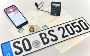Im Kreis Soest kann man sein Auto jetzt von der Couch aus zulassen.