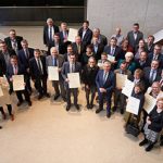 Gruppenbild der 29 Preisträger der Future Communities 2019 mit Digitalisierungsminister Thomas Strobl (erste Reihe